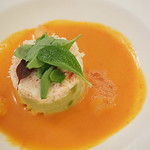 S.S.コロンビア・ダイニングルーム - ズワイガニとアボカドのサラダ、ガスパチョ仕立て