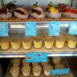 ク・セ・ボン - 保冷器にはプリンや美味しそうなスイーツサンドも♪