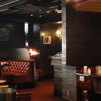 ステーキ　ロン - ステーキハウスらしい店内