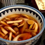 群馬の台所 - 【2019.6.28(金)】きのこ四種のつけ汁うどん(並盛)950円のスープ