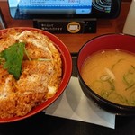 ごはん処 かつ庵 - 120gロースカツ丼ご飯大盛り、味噌汁→豚汁に変更。