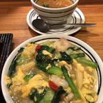 Chuugokuryouri Horiuchi - 海老と青葉と玉子炒めと、生姜スープ。海老とかこんなん入れてやんの？いいの？ほんとにさー