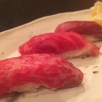 和牛炙り寿司　食べ比べ３貫