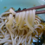うどん処 杉 - 【2011年12月】　ぶっかけ梅じまんの麺のアップ。