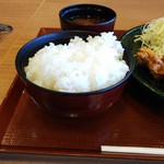 Nagashino Shitaraga Harapa Kingu Eria Ku Dari Sen Nagashino Jin Ya Shokudou - 初めのセットのご飯です