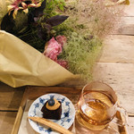 エル・バウ・デコラシオン - 完成したブーケを眺めながらティータイム♡至福の時間です(*´꒳`*)♡