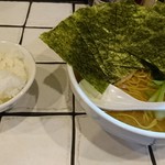 風凛 - のりラーメン＋半ライス♪(人´ з`*)♪カウンターはタイル張り！(ﾟωﾟ;)