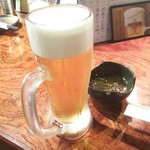 さば銀 - 生ビール。お通しは海蘊。