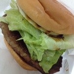 MOS　BURGER - しっかりたっぷりソースが掛かってる。