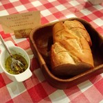 レストラン プティルッソ - （2018年10月）
      バケット。オリーブオイルも美味しいのです♪