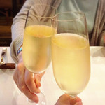 レストラン プティルッソ - （2019年6月）
      スパークリングワインで乾杯〜〜( ^ ^ )/□