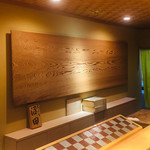 沼田 - 内観2：吉野赤杉の天板