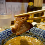 中華蕎麦 とみ田 - 柏幻霜ポーク 吊し焼き肩ロース　千葉県産の霜降りだという銘柄　これはイチオシ！　香ばしさと噛むことで旨みが滲み