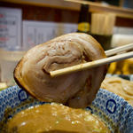 中華蕎麦 とみ田 - 金華豚 バラちゃー　平牧のイチオシ豚ですね　トロトロトトロ♡　フワフワ♪　脂の甘みが秀逸だん！