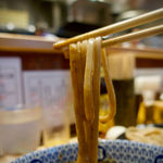 中華蕎麦 とみ田 - 先ずは酢橘と塩でめんめん♡　多加水極太ストレート　ああーん♥　この風味の広がり　電流が流れるようだ！