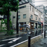 中華蕎麦 とみ田 - 外待ち５名様♪　でもこの時間でこれなら激空きです　流石に梅雨の本降りの平日です