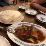 中華菜館 同發 - トンポーロー(蒸しパン付き)