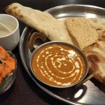 カンチャン - 暑い季節はカレーと、ナンのうちわ。