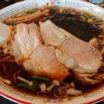 与作ラーメン - 醤油ラーメン大盛り。