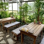 根ッ子うどん - ハウス内
      