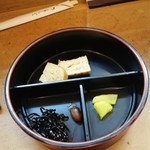 生麦 - 先に出てきた卵焼き・昆布・たくあん・金時豆の甘煮アップ