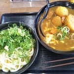 こだわり麺や - かけうどん中とカレーうどん中