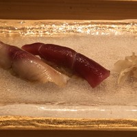 鮨 石島 - まぐろ赤身 平目
                    