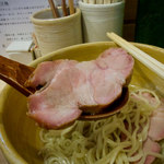 迂直 - 燻製のような香りあり　低温のような艶めかしさあり　しかも歯応えをしっかり残している　すんごく美味しい♡