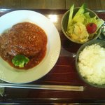 美渓 - こだわりトマト風味のデミグラスソースバンバーグを是非ご賞味ください