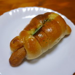Yaoko Pinoki Tamototen - パリッとウインナーが美味しいロールパン
