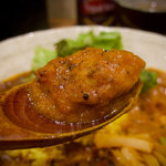 SPICY CURRY 魯珈 - 深みのある味わいです　だが食べ進めるとジンジンとスパイスが　コロリとチキンが美味しい