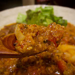 SPICY CURRY 魯珈 - ホントに激辛っ！　ヤバいレベル♥　ヤバ旨い！　キーマな食感もしっかり味わえます