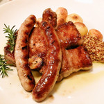 トラットリアロッソ - ふたたびあそび豚とサルシッチャの網焼き