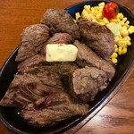 Sutekiandohambagusemmontennikunomurayamakameidoten - 50gの赤身塊肉が8個のテキサスステーキ400g