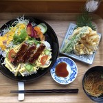 カフェアンドショップ ロータスランド - 2019/06/29
      きまぐれサラダ 450円
      おまかせセット 550円
      和パフェ 620円
      ドリンクセットアイスミルク 190円