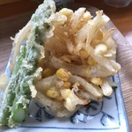 カフェアンドショップ ロータスランド - 2019/06/29
      きまぐれサラダ 450円
      おまかせセット 550円
      和パフェ 620円
      ドリンクセットアイスミルク 190円