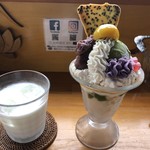 カフェアンドショップ ロータスランド - 2019/06/29
      きまぐれサラダ 450円
      おまかせセット 550円
      和パフェ 620円
      ドリンクセットアイスミルク 190円