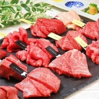 ■一頭買いの豊富な部位と旨みの凝縮された熟成肉！