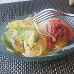 ビストロ セレニテ - プランセスのサラダ　ドレッシングが好みでした。