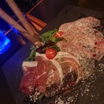 サントリーバー＆ダイニング カーナバル - 生ハム盛り合わせ