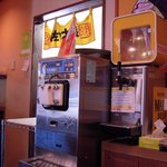 佐々木家 秋田本店 - ビールサーバーとソフトクリームの機械