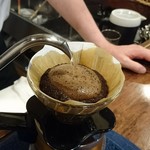 いなだ珈琲舎 - コーヒーをいれるマスター
