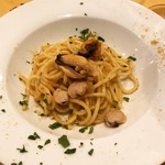 アンディアーモ アッラ ウシータ - ハマグリ、ムール、ボッタルガの“トンナレッリ”