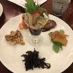 Shokusai Unnan Kakyou Beisen - 雲南料理らしい山の食材が満載の前菜。静かなスタートであった。