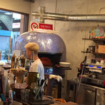 ダ アチュ - 店内の窯で焼き上げられる