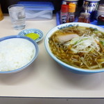 味楽 - 正油ラーメン(￥６８０）とライス(￥２２０）