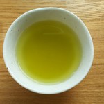 新家 - 食後の緑茶サービス