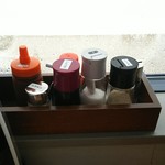 新家 - 調味料とつけダレ完備