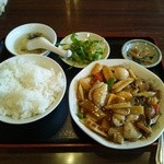 中華美食館 - 八宝菜定食900円