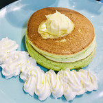 ベル・ヴィル - 凄い！
＋100円のホイップクリームのトッピング
＋200円だとお皿の周り一周になるのかしら？(笑)